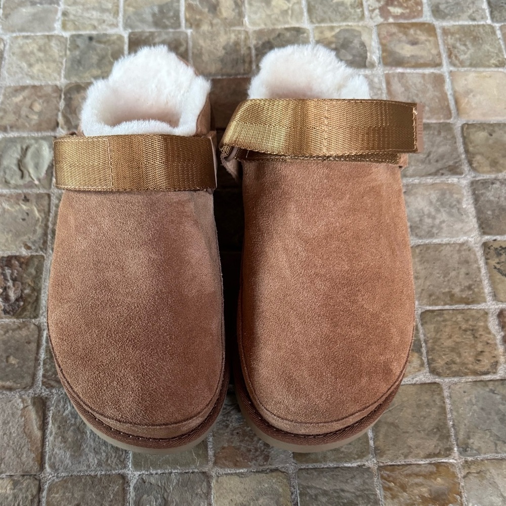 UGG Tan Shearling Lined Footwear - Picture 11 of 12